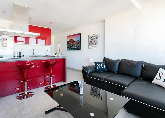 Beach Suite, city & mountain view